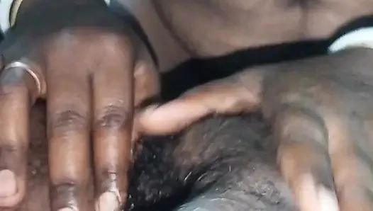 Bhabi India handjob dan muncrat di pantat