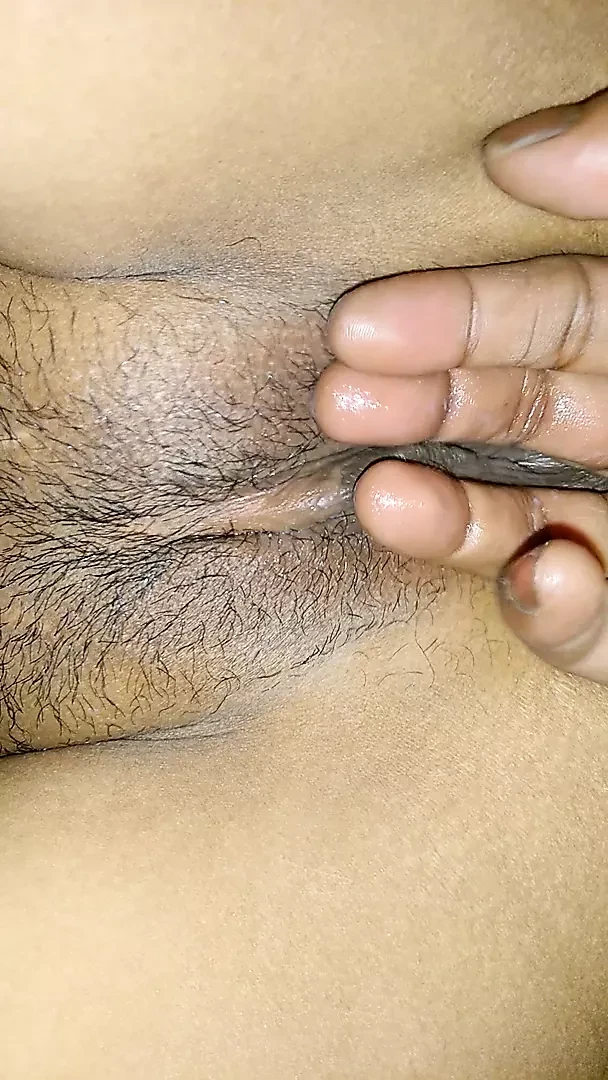 Desi wife pussy fingered by hubby