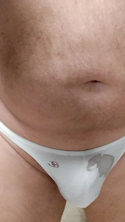 Pee thong