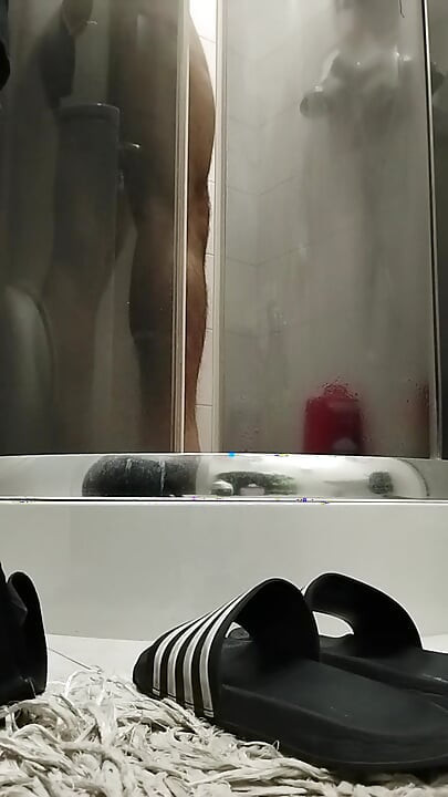 Shower solo bisexual