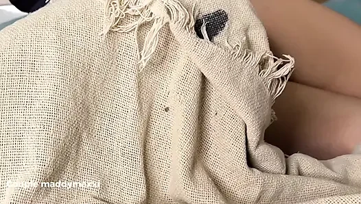 Istri terbangun dengan kontol besar di memeknya