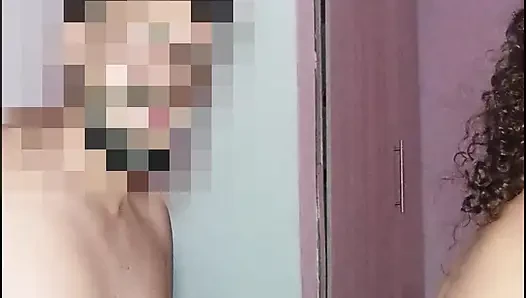 Adik tiriku ngentot memekku habis-habisan waktu pacarku lagi di kamar sebelah