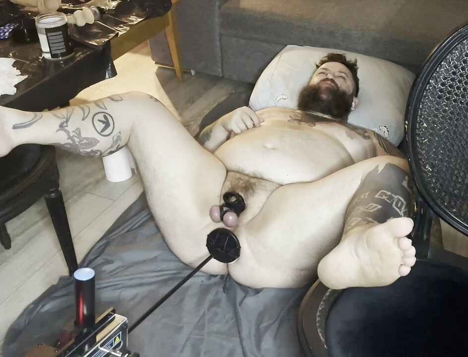 Fuck machine fucks my big ass in missionary big orgasm