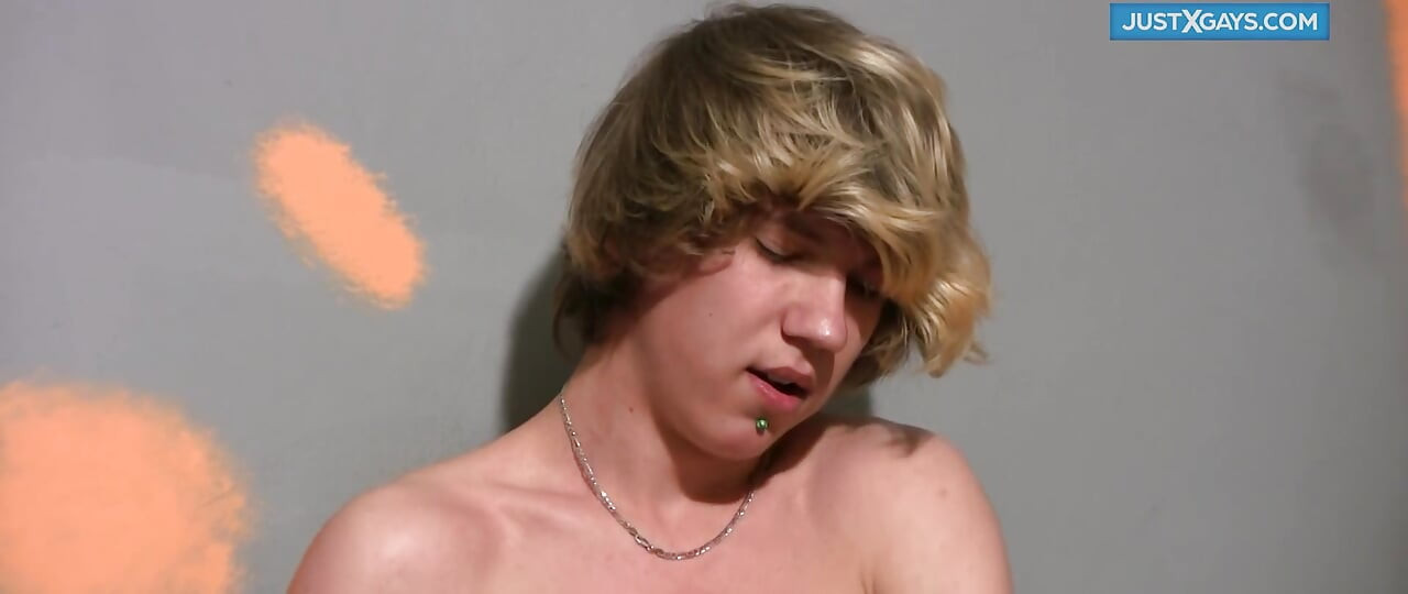 Horny Gay likes handjob