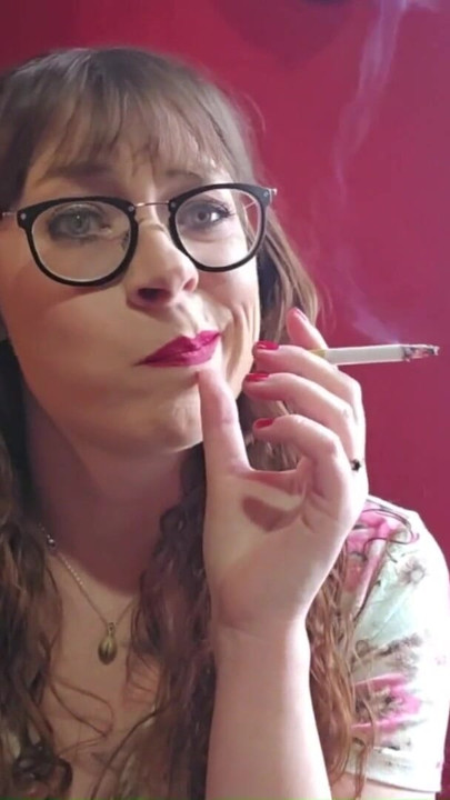 Would I date a non-smoker, and other smoking fetish questions answered | Clip 1