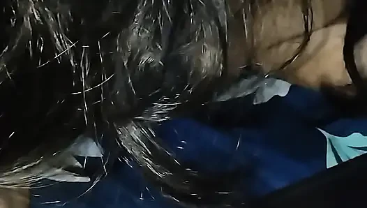 Zina erkek arkadaşına kamera önünde gösteriyor