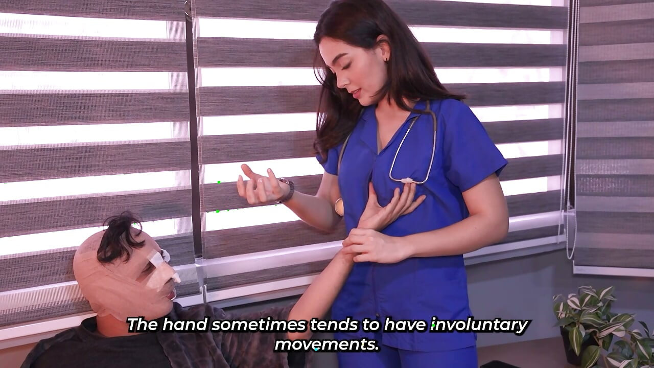 Muhteşem Latin doktor hastasının yüzüne boşalmasına yardım ediyor