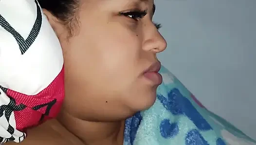 Gara-gara lelah dia pulang kerja aku mulai menonton film porno dan membiarkan istriku masturbasi aku!!