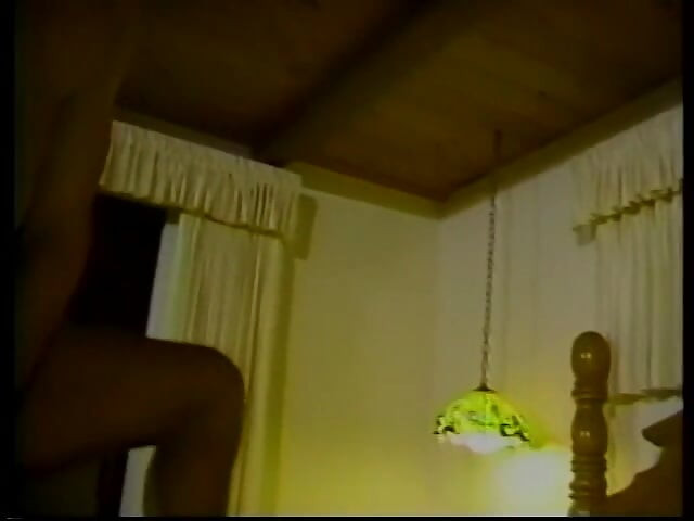 Gagică negresă care ia pula în cur