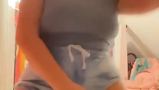 Задница и киска?