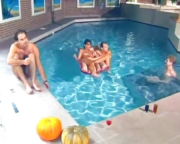 هذا ثلاثي ساخن خاص مع عاهرات ألمانيات