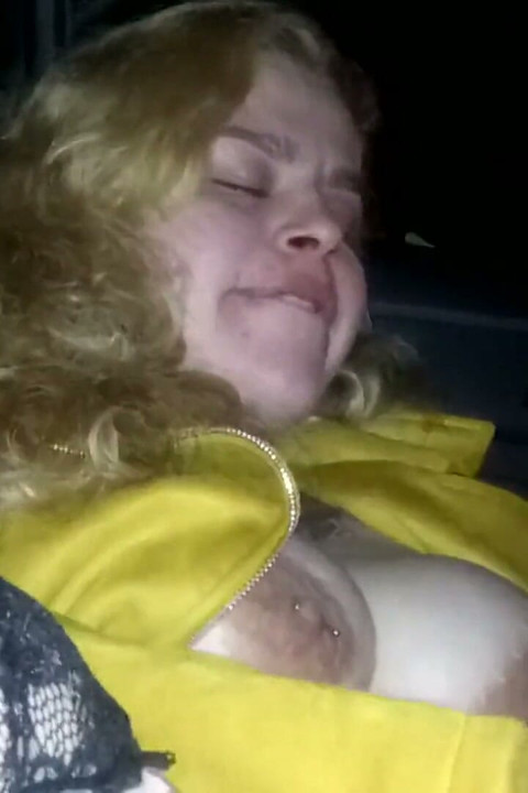 Blowjob and fucking a blonde in the car