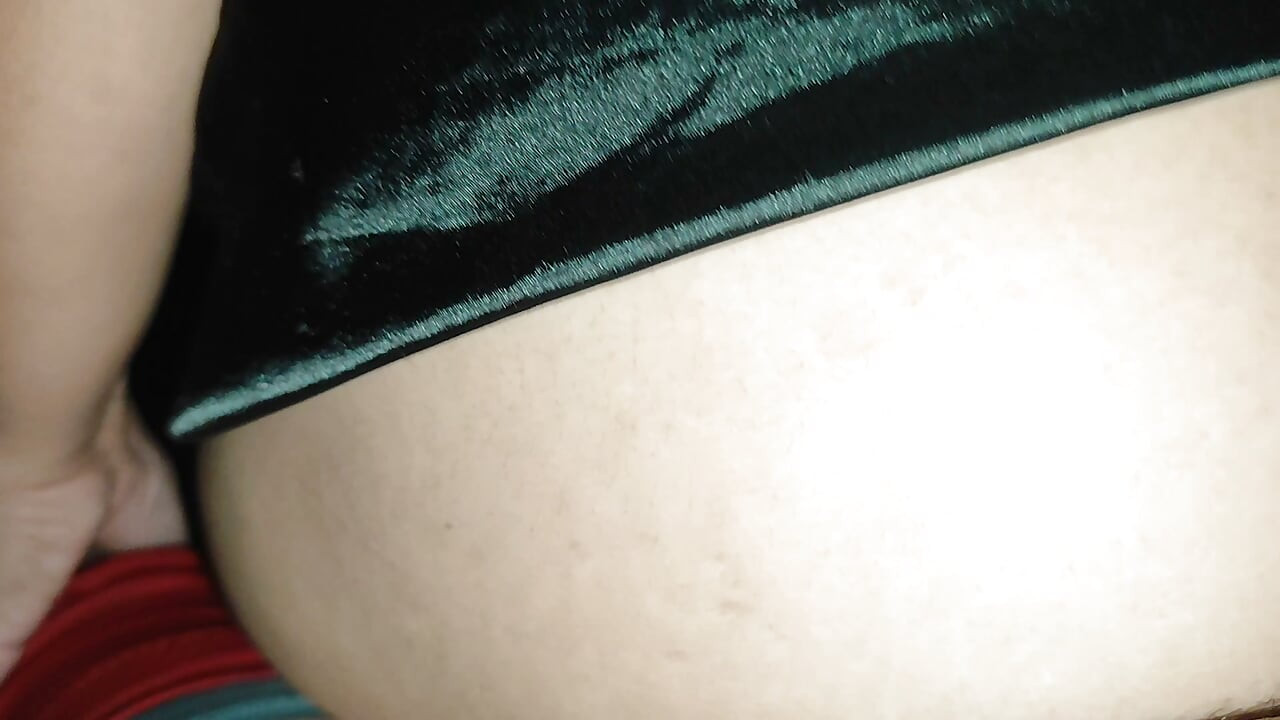 ASIATISCHE FRAU BETRÜGT DRAUSSEN UND WIRD CREAMPIED