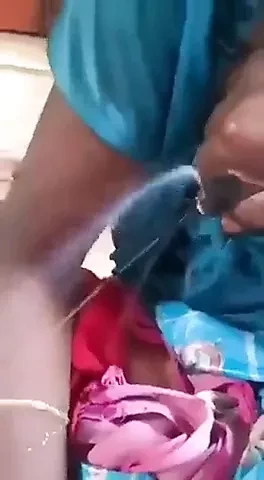 Indian step mom boob press in saree