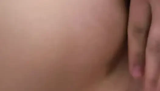 Suudi karımın büyük bir amcığı ve büyük göğüsleri var