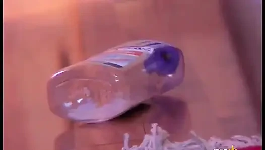 İri göğüslü nine azgın genç adam tarafından amını sert bir şekilde siktiriyor