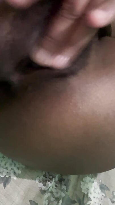 Fingering min lund ki pyaasi chut