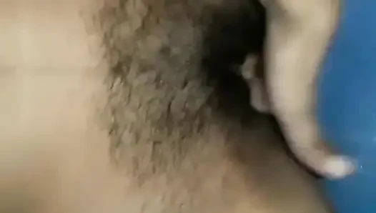 Gadis hot desi mandi dan colok memeknya sendiri