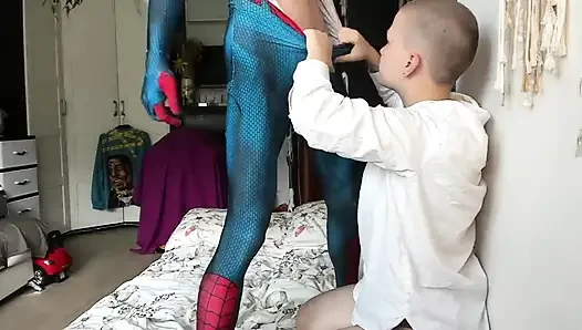 Человек-паук трахает Вилу Видиш