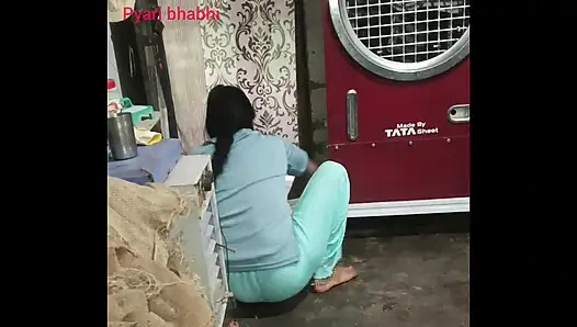 Seeing Kamwali's big ass, Malik fucked her hard, Hindi audio desi sexy video