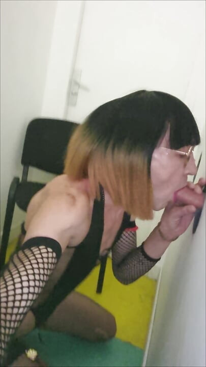 Řezba dýmek v Pigalle. Sexshop•ciné L'annexe Du Sexodrôme Paris Vanessabitchx