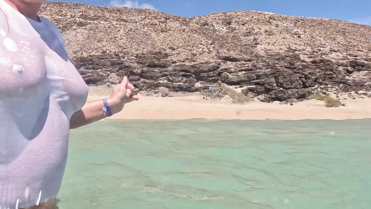 Wet White T-shirt Swimming Underwater