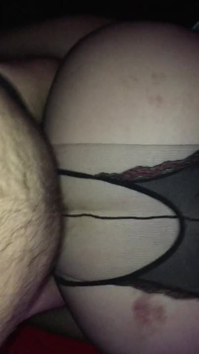 Auf den Nylonarsch abgespritzt !