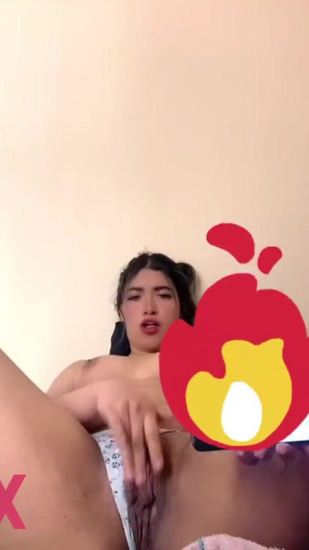 Detik kuat dari "Saya seorang awek yang buruk dan saya suka melancap apabila saya bersendirian di rumah."