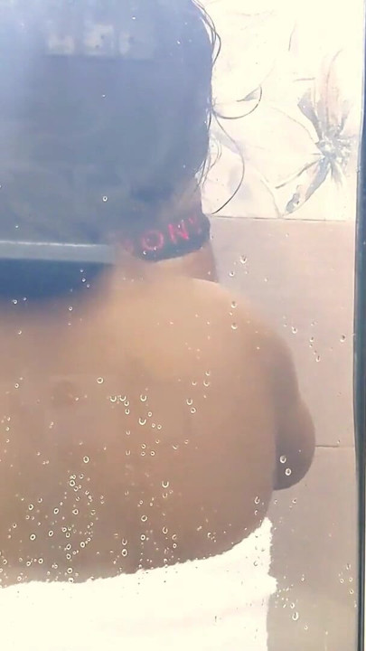 Sri lankan Blowjob in bathroom | Clip 1