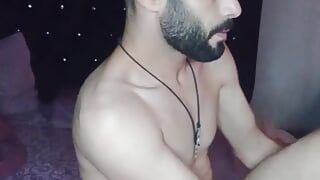 Ragazzo turco munge il suo cazzo per la prima volta in un video live cam