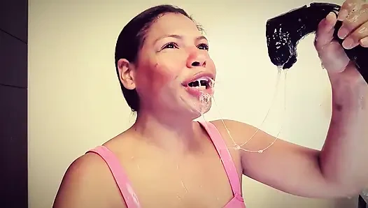 Ich ficke meinen Hals und zerstöre meinen Hals mit Spielzeug bis zu meinen Hoden