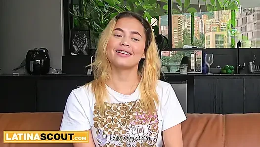 Aku tahu mahasiswi semok latina ini akan memilih LA daripada pacarnya.