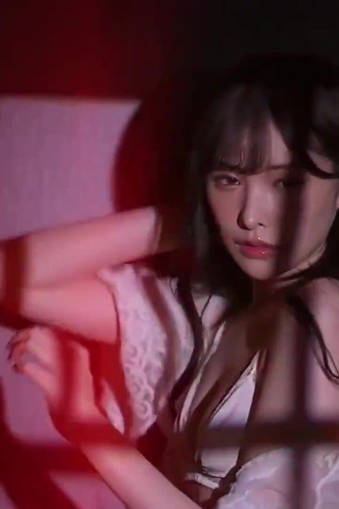 Kaunotar poistaa kieltonsa 2 kuukauden raittiuden jälkeen, hän haluaa hullun orgasmin. Osa 4