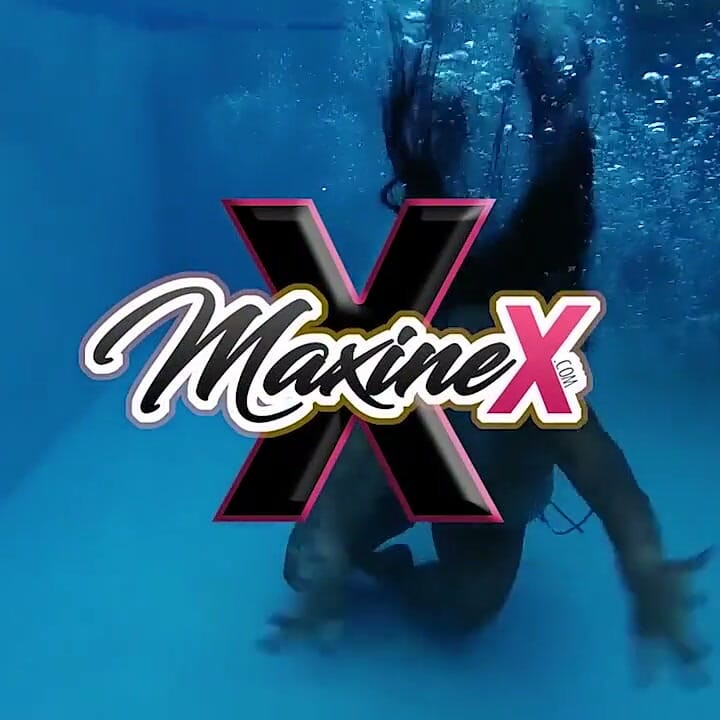 4 女孩 - 2 鸡巴! 切换游戏!