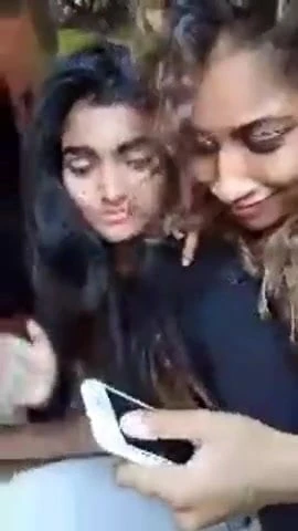 Chicas sexy haciendo selfies.mp4