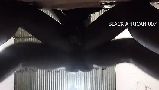 Siyah Afrikalı 007 şiddetli göt penetrasyonlu ilk yarak öfkesiyle karşılıyor