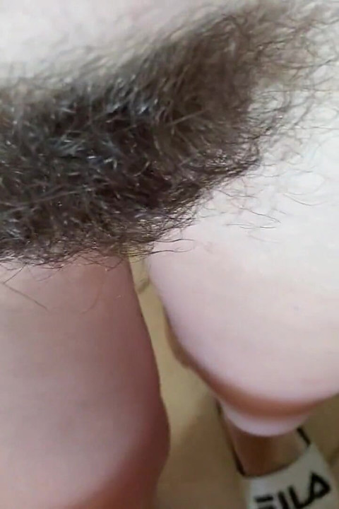 Pizdă păroasă cu vedere la persoana 1, prim-plan