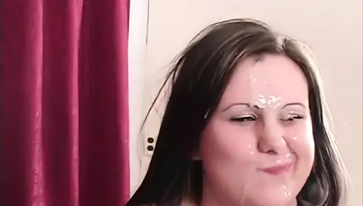 Verzweifelte amateure angie und caprice lutschen erstmals schwanz auf film