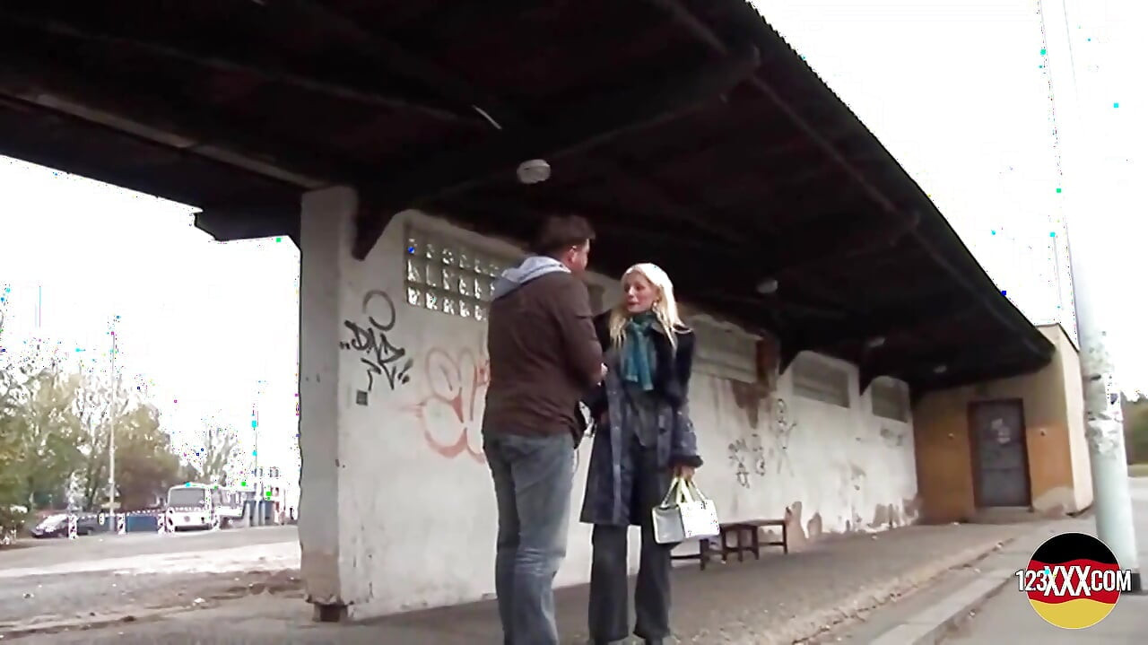 Slim Blonde MILF Feels Like Having Sex in the Open