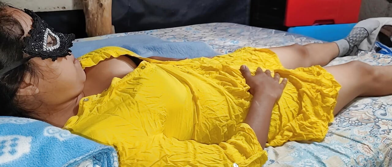 Distrugând pizda strâmtă a unei fete de 18 ani din Tamil India într-un videoclip x