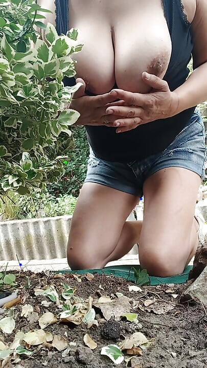 বাগান নিজে তৈরি