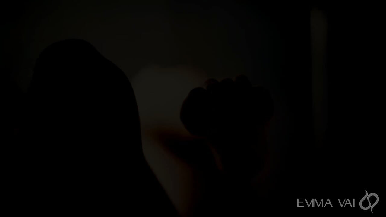 Emma Vai solo bed Trailer