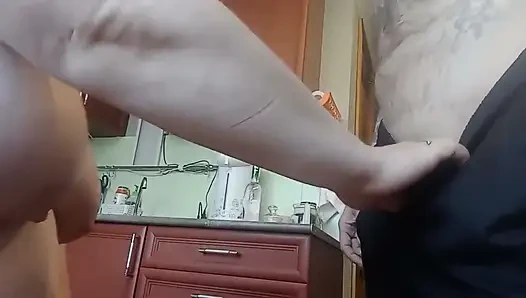 Tante semok ini suka banget dicrot sperma setelah nyepong kontol 16