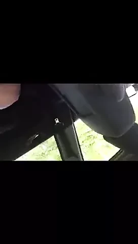 sextape dans la voiture elle avale