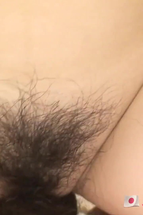 可爱的日本青少年处理大鸡巴奶油派