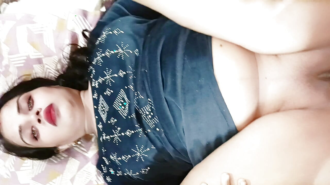 Деси бхаби видео с чукане на стегната путка с ясен хинди глас, стенания, с видео със смучене на голям кур