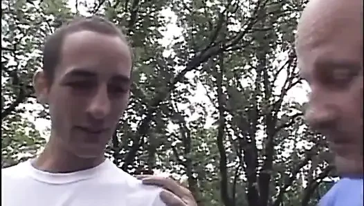 Yaşlı ve genç büyük grup seks partisi orta yaşlı seksi kadın sikişiyor (tam orijinal film.)