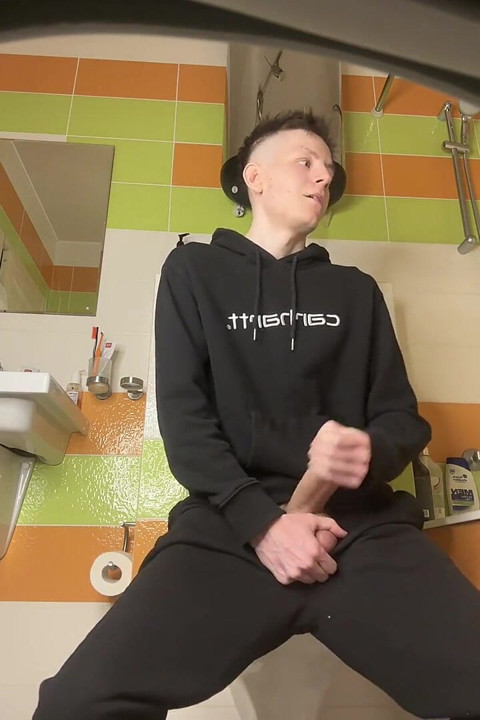 Ateşli twink'in yaramaz solo vuruşu