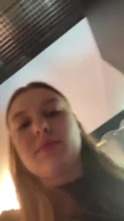 Jucielussie eating pants in public shopping | Clip 2