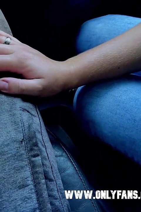 Beautiful Girl Sucking and Fucking in the Car